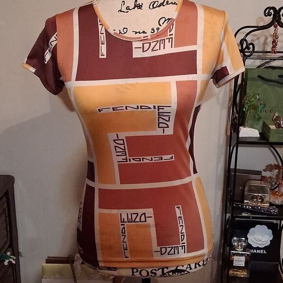 RARE! VINTAGE FENDI Women's Brown and Yellow Graphic Tee Size 42? Small/medium - Picture 2 of 12